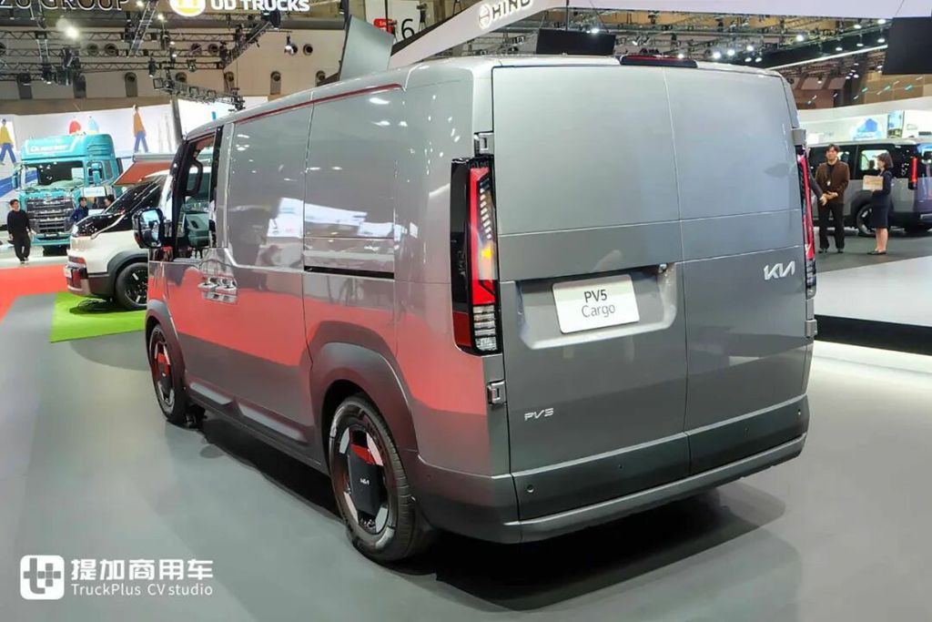 起亚的电动VAN车，客运货运全满足！起亚PV5登陆日本市场，实拍带你看实力几何