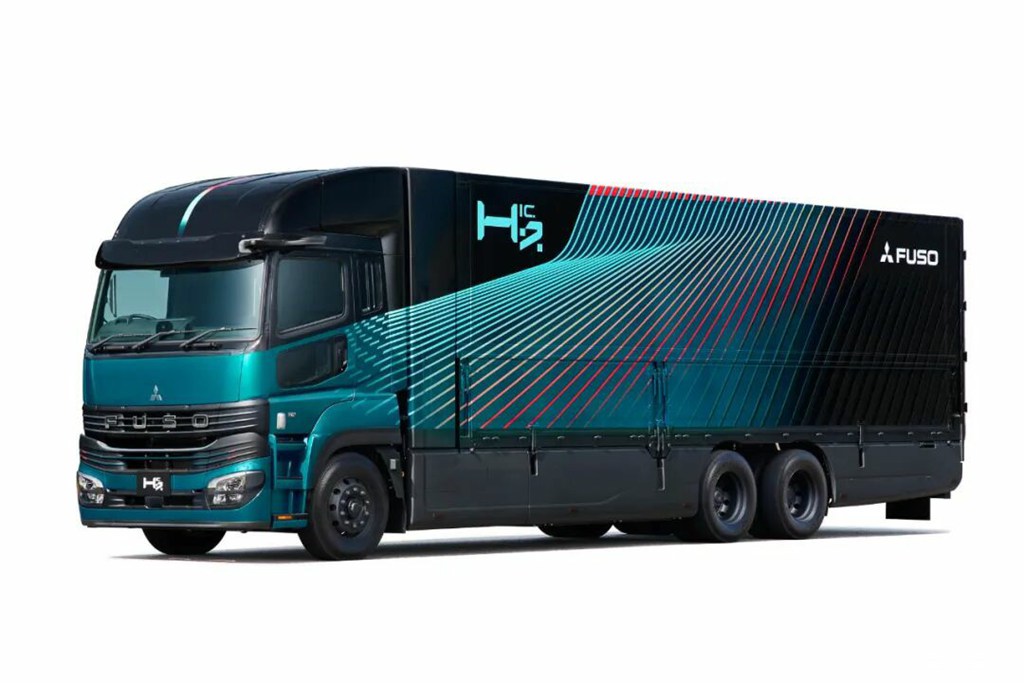 2025日本移动出行展｜氢内燃机、氢燃料电池卡车同台竞技！三菱扶桑现场展车阵容实拍