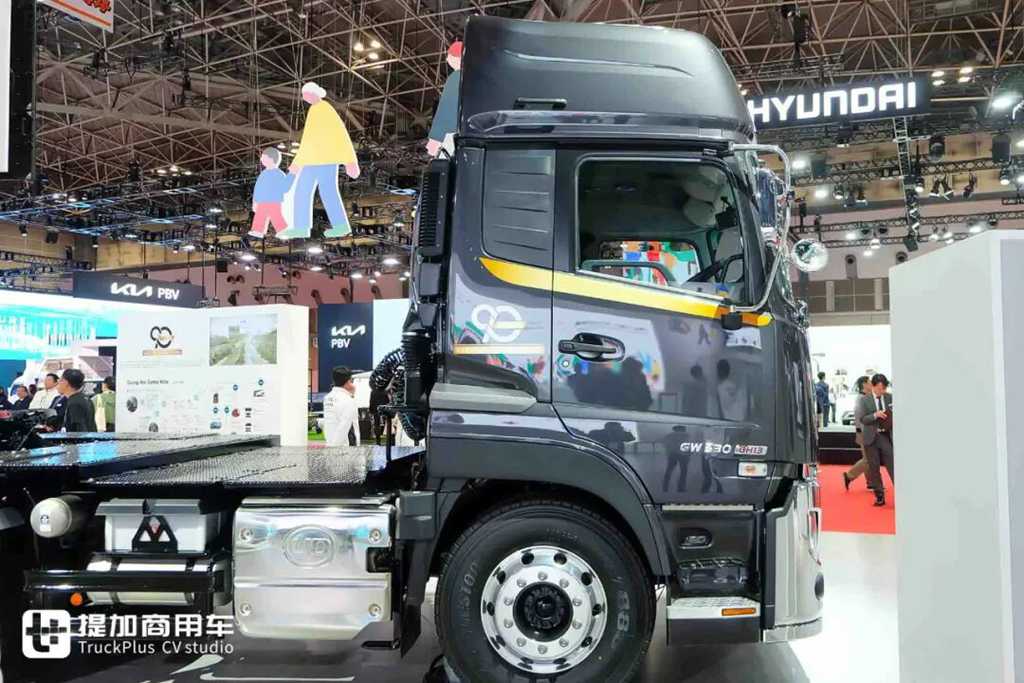 曾是东风天龙的“兄弟”，日产柴还记得吗？今年恰逢诞生90周年，还推出了一款UD Quon纪念版牵引车！