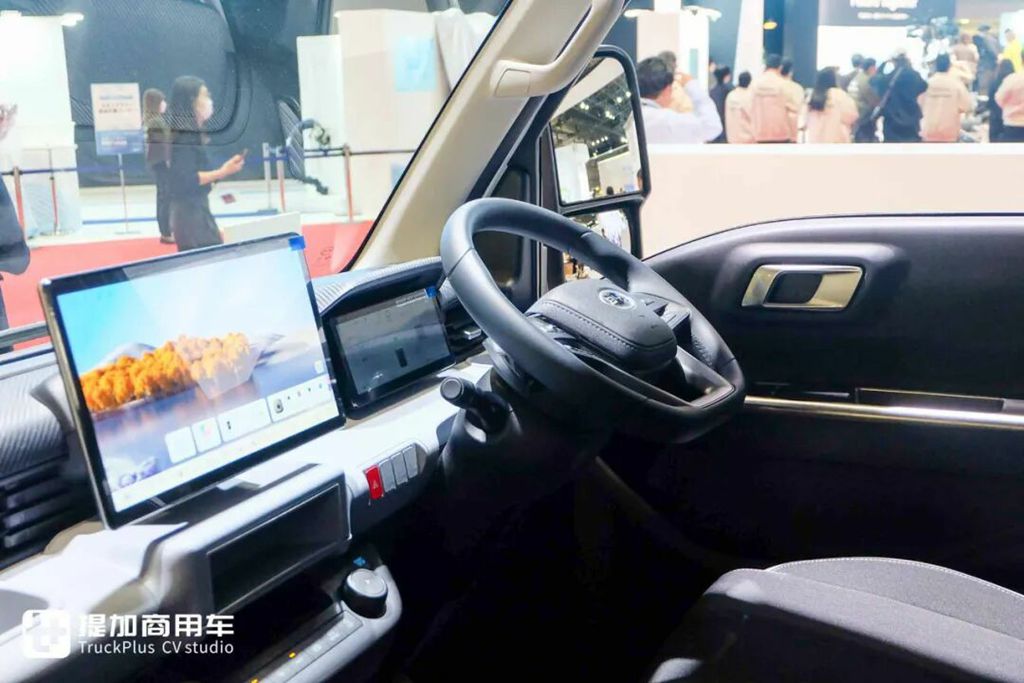 宜商也宜家，转弯半径不到五米！比亚迪T35纯电动轻卡日本首发亮相，实力几何？