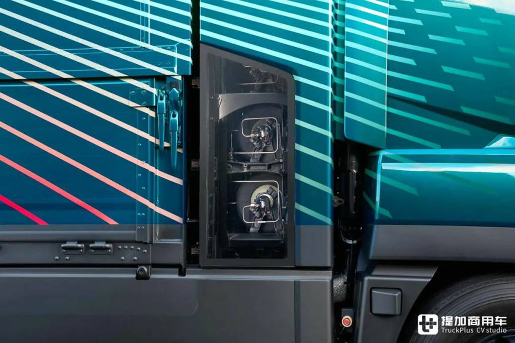 2025日本移动出行展｜氢内燃机、氢燃料电池卡车同台竞技！三菱扶桑现场展车阵容实拍