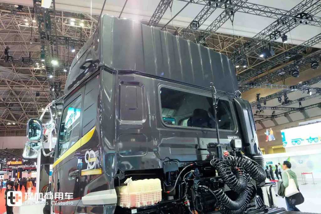 曾是东风天龙的“兄弟”，日产柴还记得吗？今年恰逢诞生90周年，还推出了一款UD Quon纪念版牵引车！