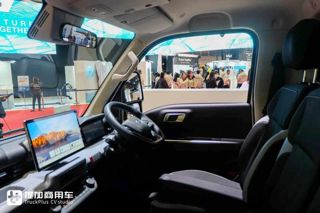 宜商也宜家，转弯半径不到五米！比亚迪T35纯电动轻卡日本首发亮相，实力几何？