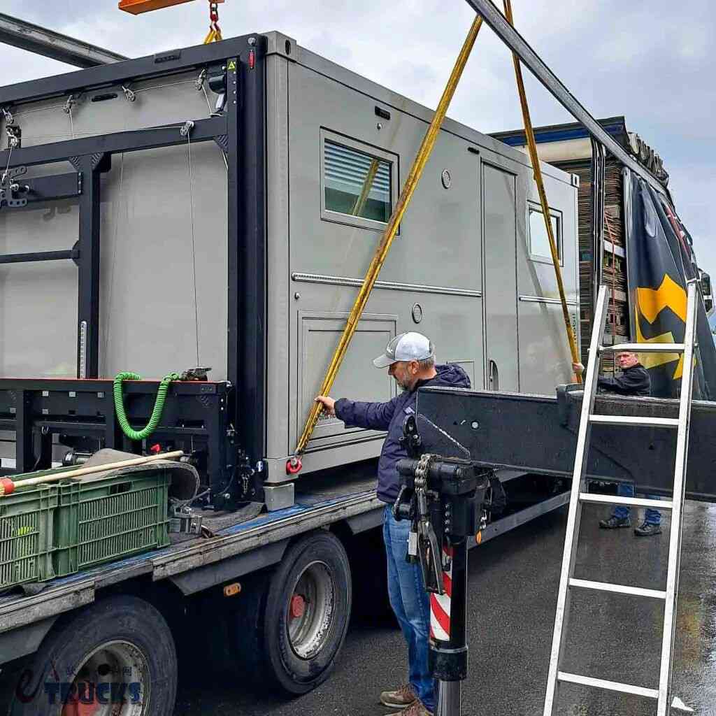 这才是男人的大玩具！曼恩HX军用卡车底盘打造，Bliss Mobil越野房车实拍