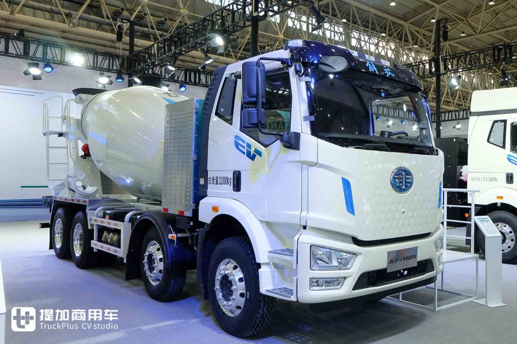 2025武汉车展｜5款新能源卡车亮相，还有30+文创产品？带您逛一汽解放展台