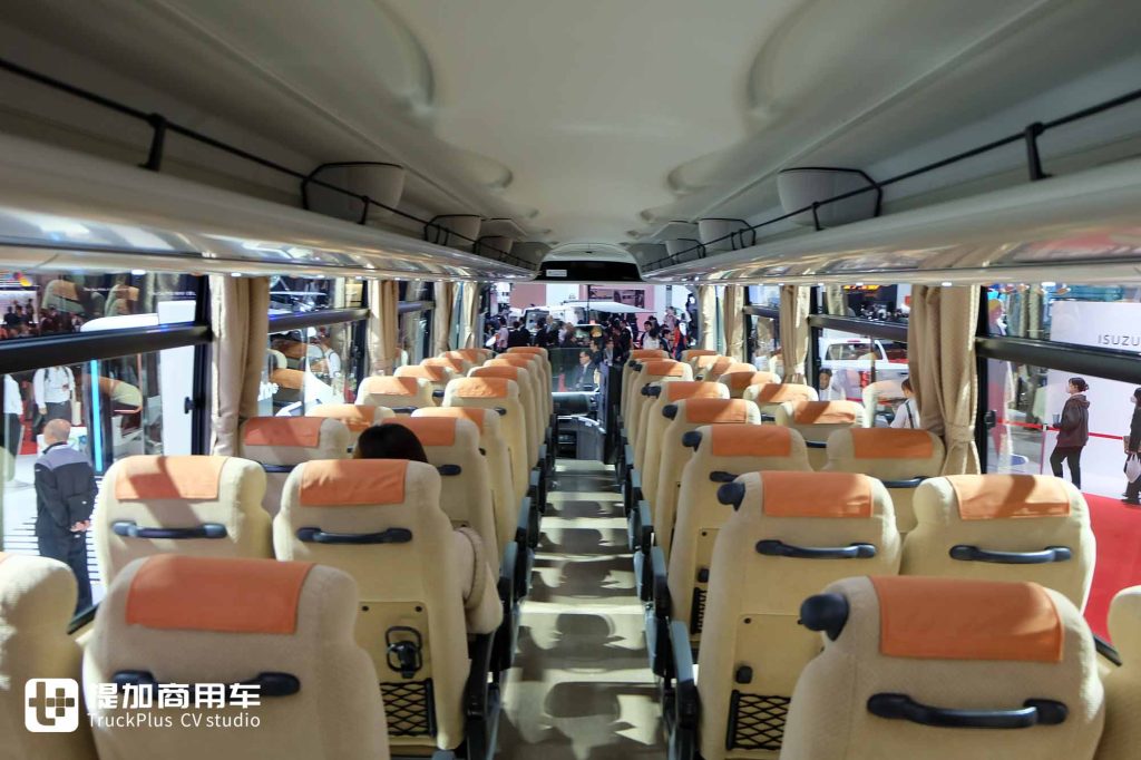 它是日系旗舰旅游巴士？20年来首次外观更新，日本实拍新款日野Selega