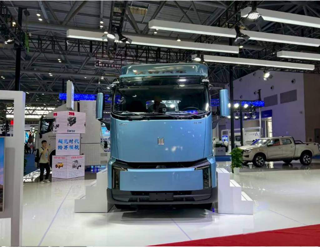 “A2狠人”新座驾，庆铃铃界超充重卡破局出征