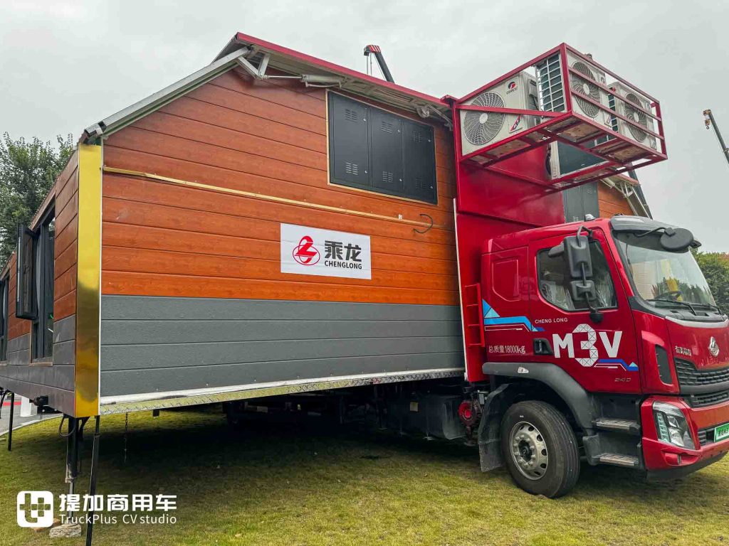 卡车秒变150㎡大酒店？哪里需要开哪里！乘龙M3V移动宴席车实拍