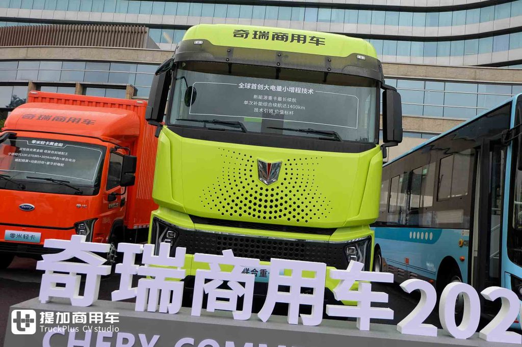 这台重卡发动机排量只有2.5升!综合续航超1400KM,联合重卡云凤凰增程混动牵引车实拍