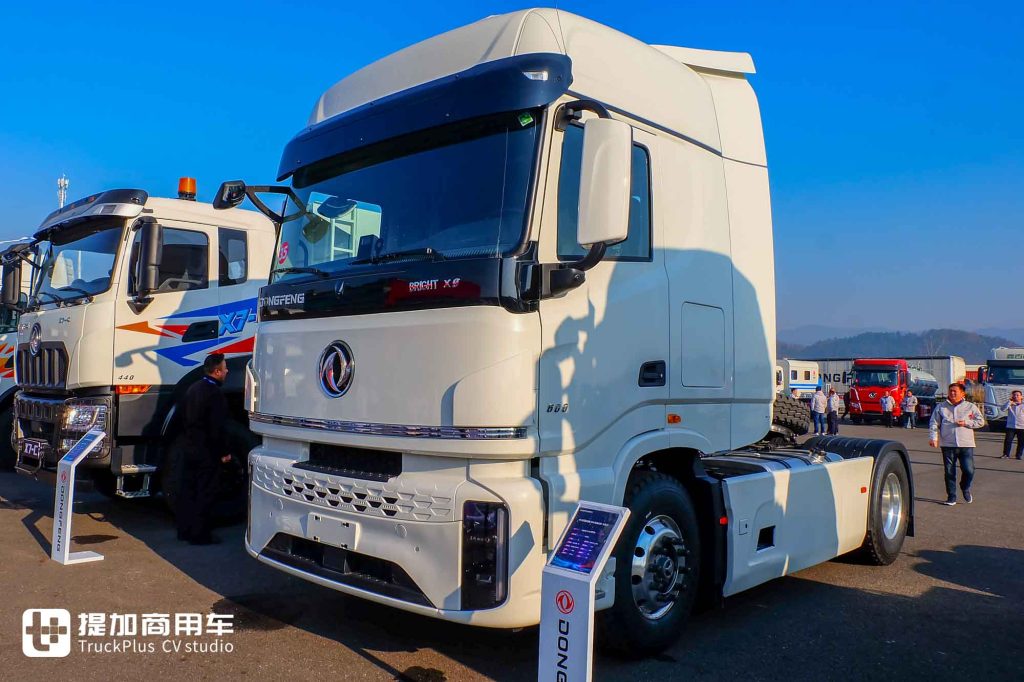 600匹的东方力量！东风新疆畅行X9出口版牵引车实拍，和国内版有何不同？
