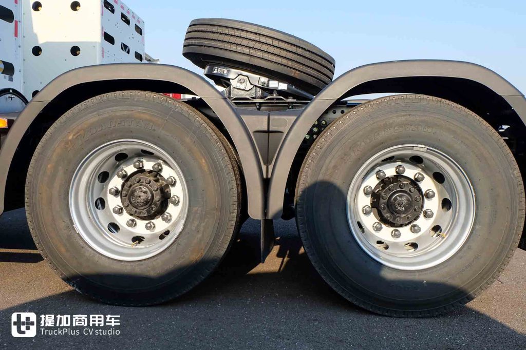 630匹大马力，CNG/LNG都能烧！东风新疆畅行X9双燃料天然气牵引车实拍