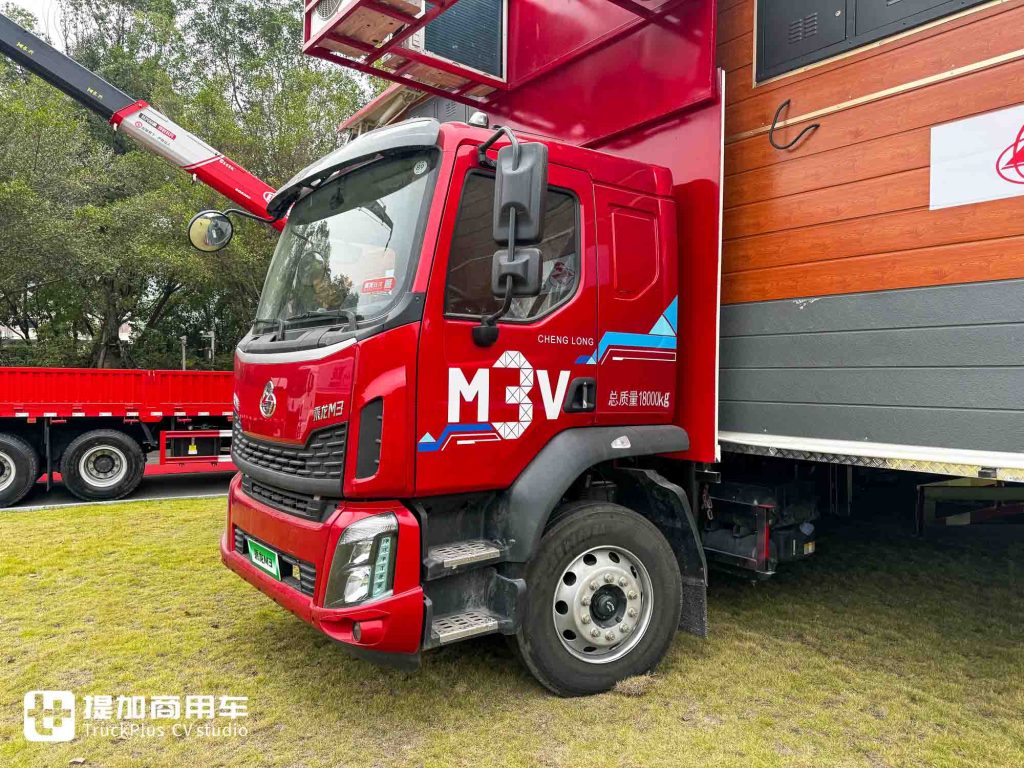 卡车秒变150㎡大酒店？哪里需要开哪里！乘龙M3V移动宴席车实拍
