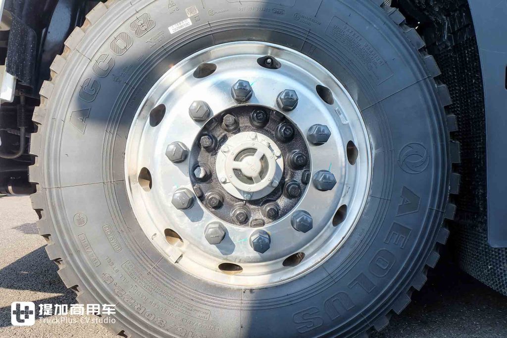 600匹的东方力量！东风新疆畅行X9出口版牵引车实拍，和国内版有何不同？