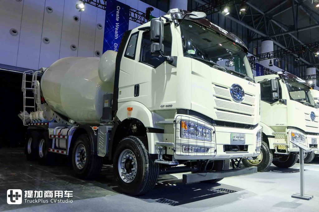 公路列车牵引车、全驱工程车抢眼!解放海外品牌CORTRON来袭,实拍带您看亮点车型!