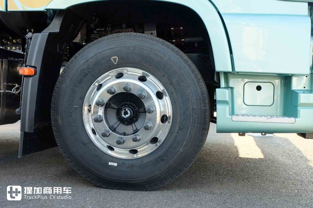 630匹大马力，CNG/LNG都能烧！东风新疆畅行X9双燃料天然气牵引车实拍