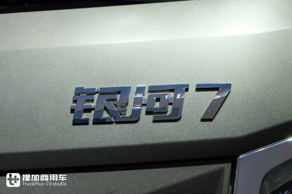 720马力3600牛·米！它是燃气车的“最强王者”？欧曼银河7天然气牵引车实拍