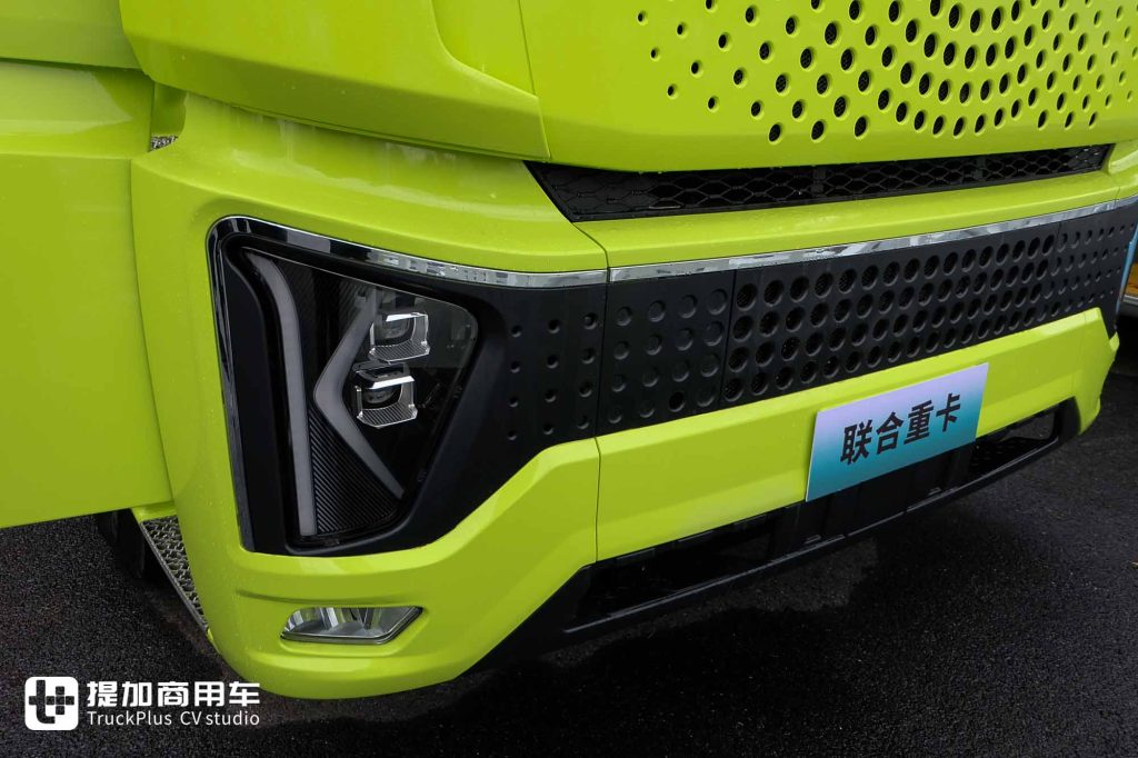 这台重卡发动机排量只有2.5升!综合续航超1400KM,联合重卡云凤凰增程混动牵引车实拍