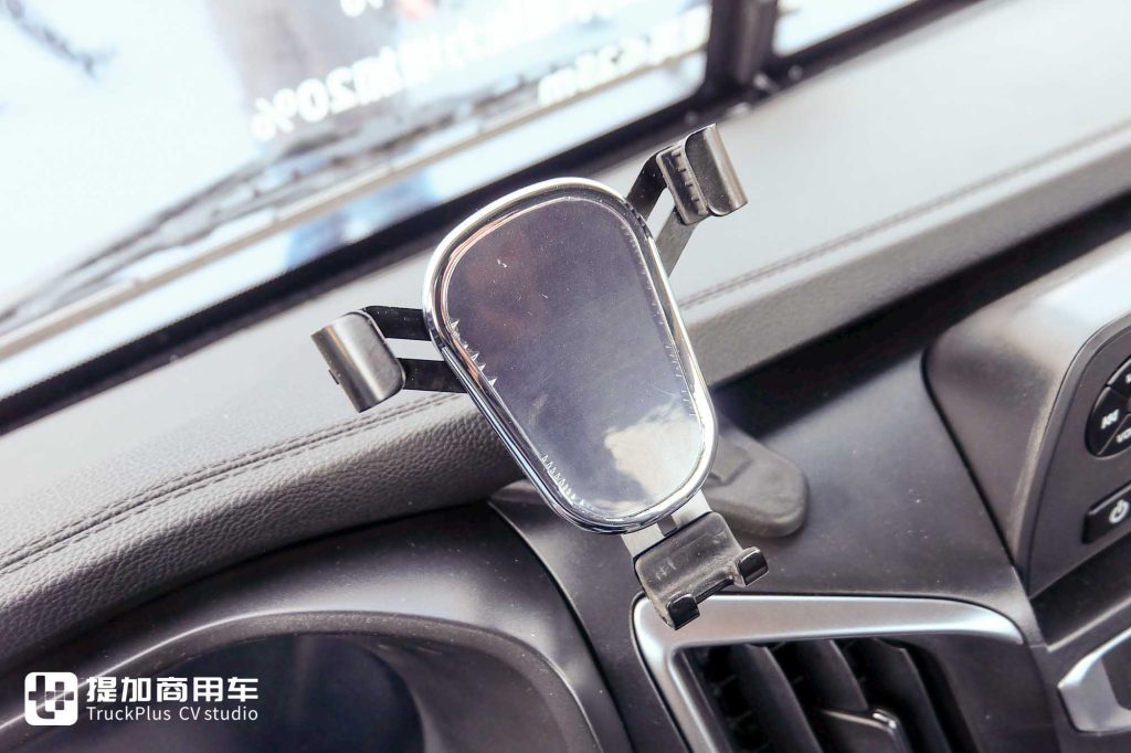 4分钟快速换厢！免去装卸等待烦恼？潍柴新能源蓝擎·悦EH甩厢车实拍