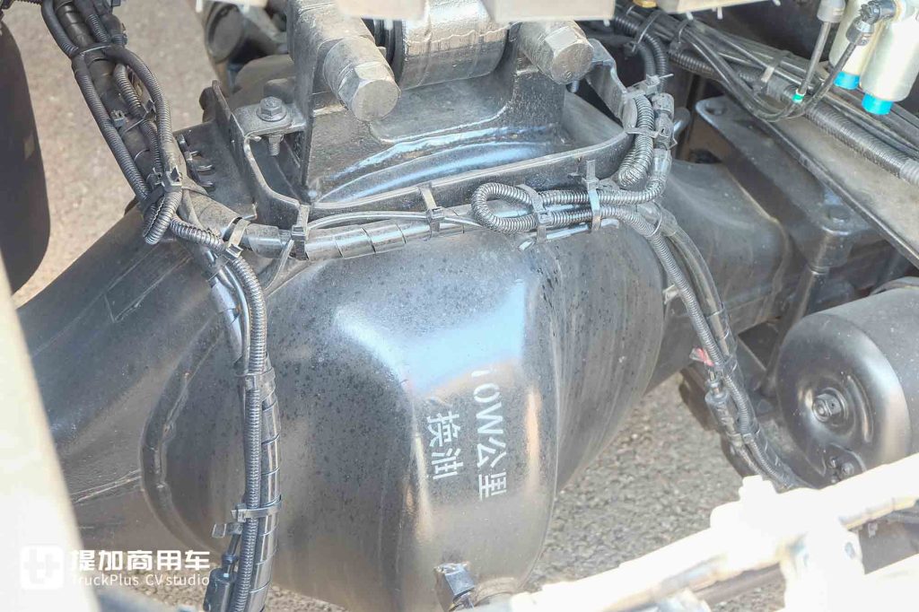 600匹的东方力量！东风新疆畅行X9出口版牵引车实拍，和国内版有何不同？