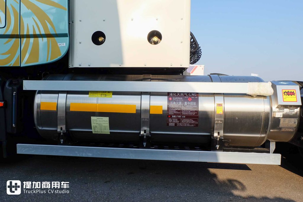 630匹大马力，CNG/LNG都能烧！东风新疆畅行X9双燃料天然气牵引车实拍