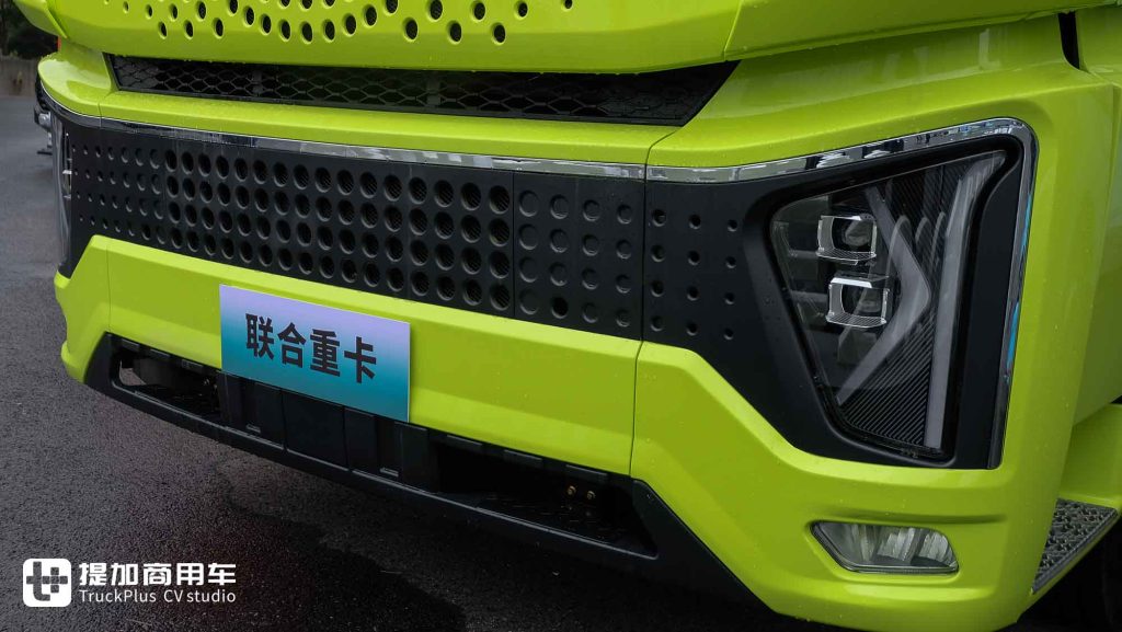 这台重卡发动机排量只有2.5升!综合续航超1400KM,联合重卡云凤凰增程混动牵引车实拍