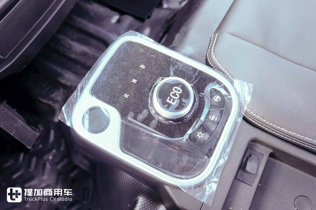 4分钟快速换厢！免去装卸等待烦恼？潍柴新能源蓝擎·悦EH甩厢车实拍