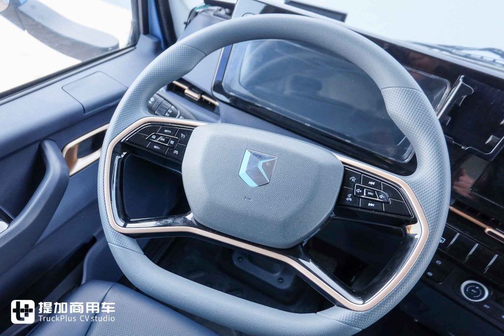 原厂上装，超丰富电池、电驱规格！潍柴新能源蓝擎X7纯电动冷藏车实拍