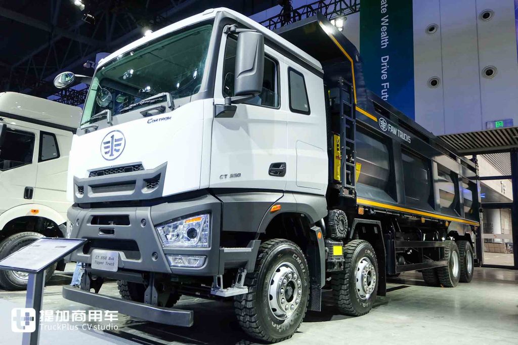 公路列车牵引车、全驱工程车抢眼!解放海外品牌CORTRON来袭,实拍带您看亮点车型!