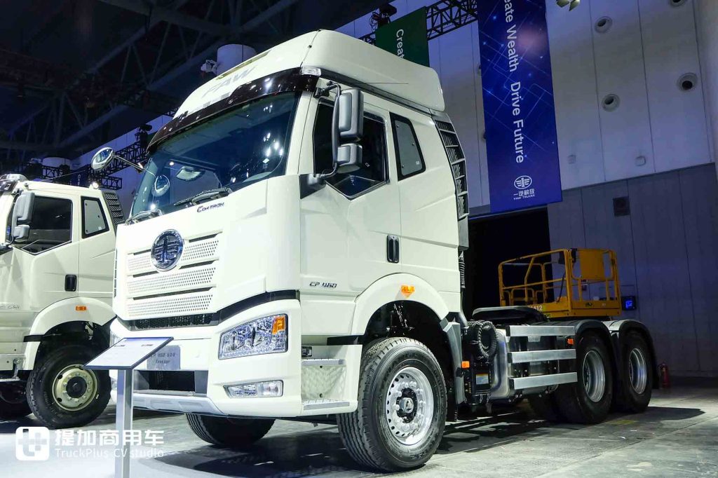 公路列车牵引车、全驱工程车抢眼!解放海外品牌CORTRON来袭,实拍带您看亮点车型!