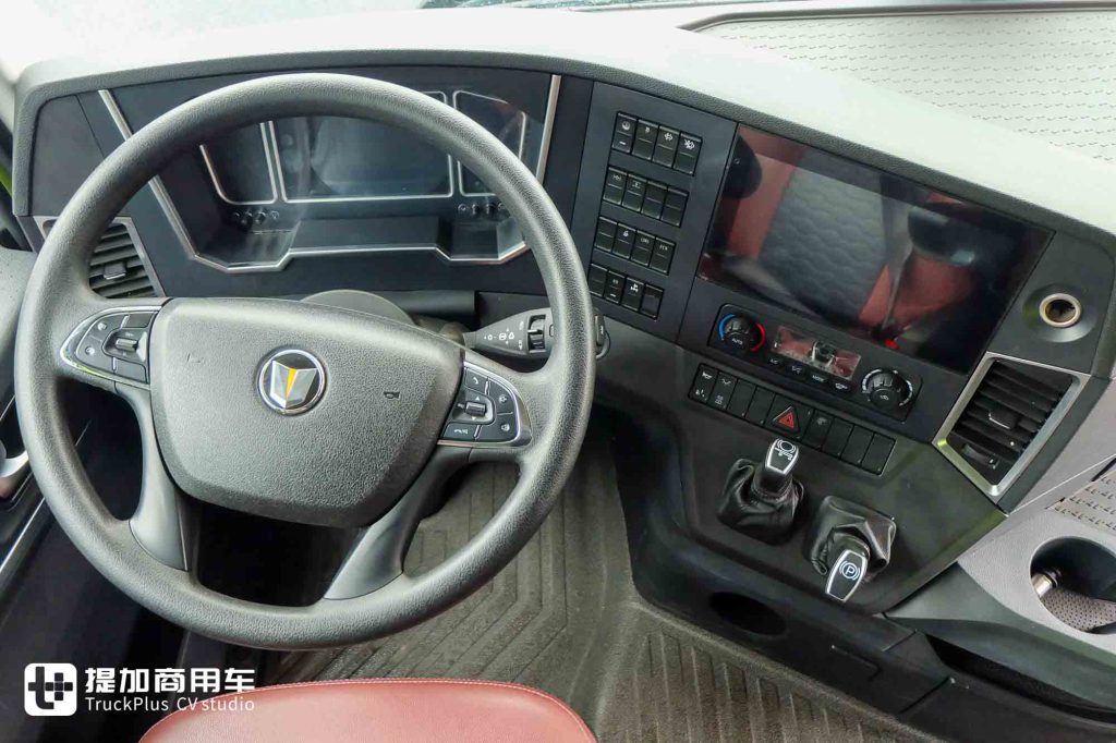 这台重卡发动机排量只有2.5升!综合续航超1400KM,联合重卡云凤凰增程混动牵引车实拍