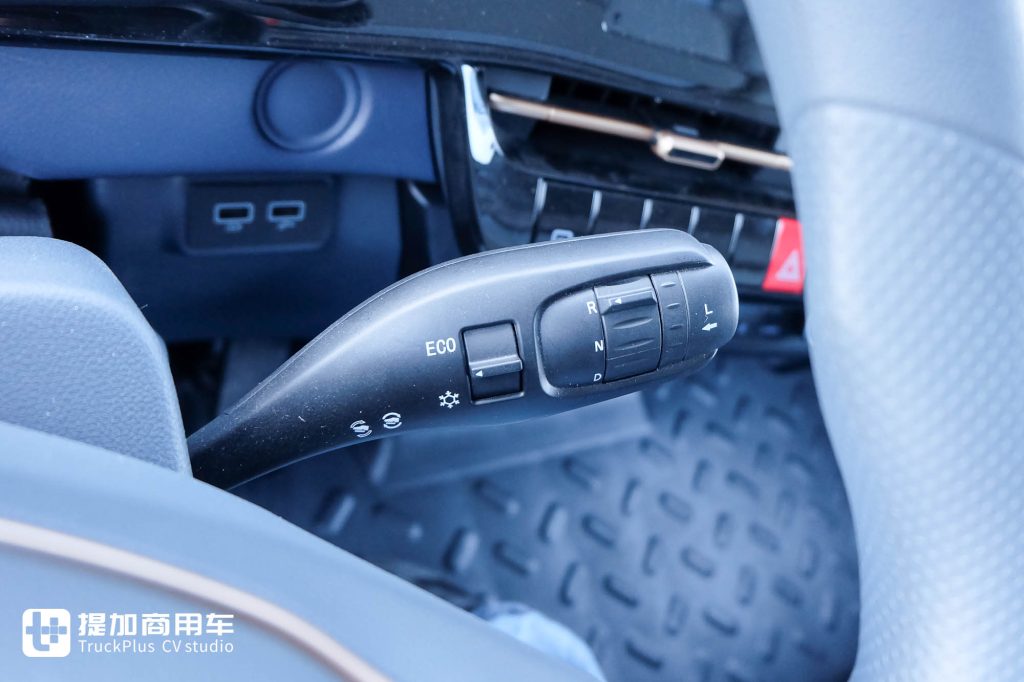原厂上装，超丰富电池、电驱规格！潍柴新能源蓝擎X7纯电动冷藏车实拍