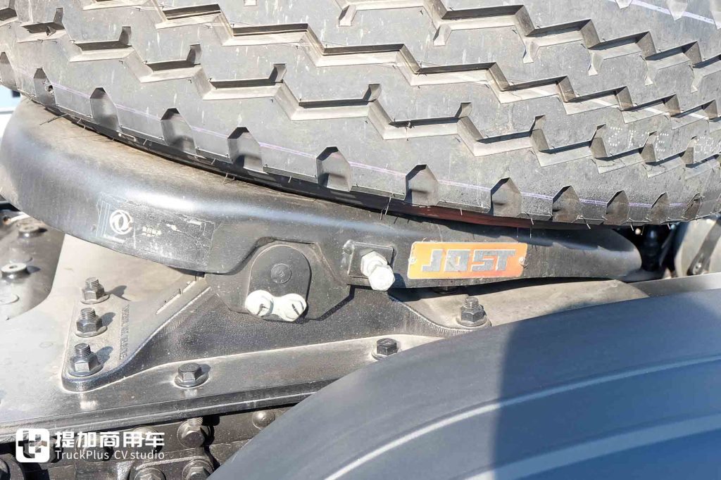 600匹的东方力量！东风新疆畅行X9出口版牵引车实拍，和国内版有何不同？