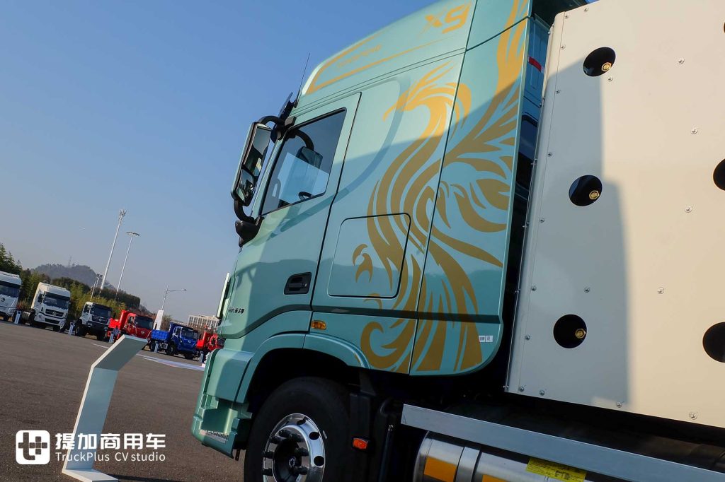 630匹大马力，CNG/LNG都能烧！东风新疆畅行X9双燃料天然气牵引车实拍