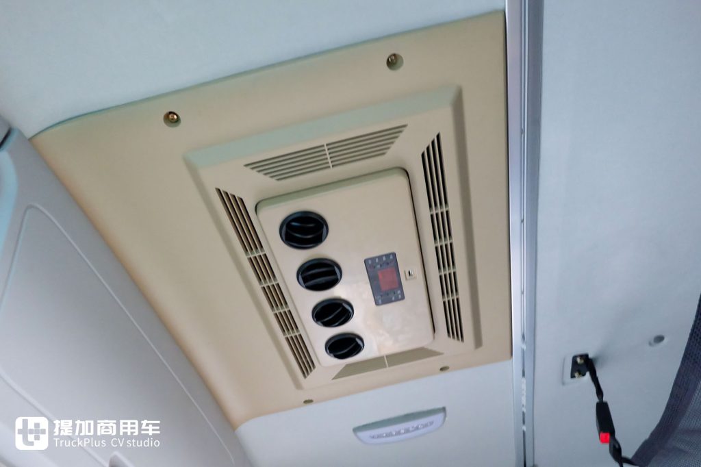 630匹大马力！康明斯15NFE动力加持，联合重卡金凤凰天然气牵引车来袭！