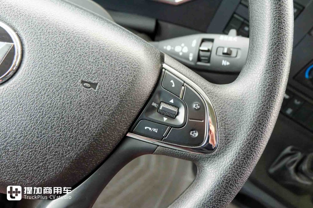 这台重卡发动机排量只有2.5升!综合续航超1400KM,联合重卡云凤凰增程混动牵引车实拍