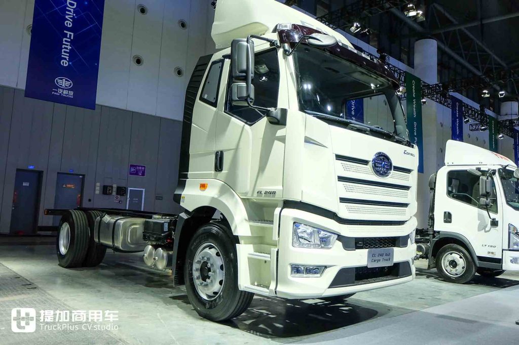公路列车牵引车、全驱工程车抢眼!解放海外品牌CORTRON来袭,实拍带您看亮点车型!
