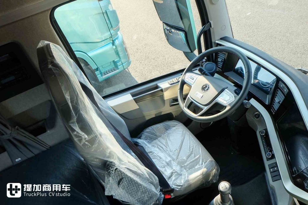 630匹大马力，CNG/LNG都能烧！东风新疆畅行X9双燃料天然气牵引车实拍