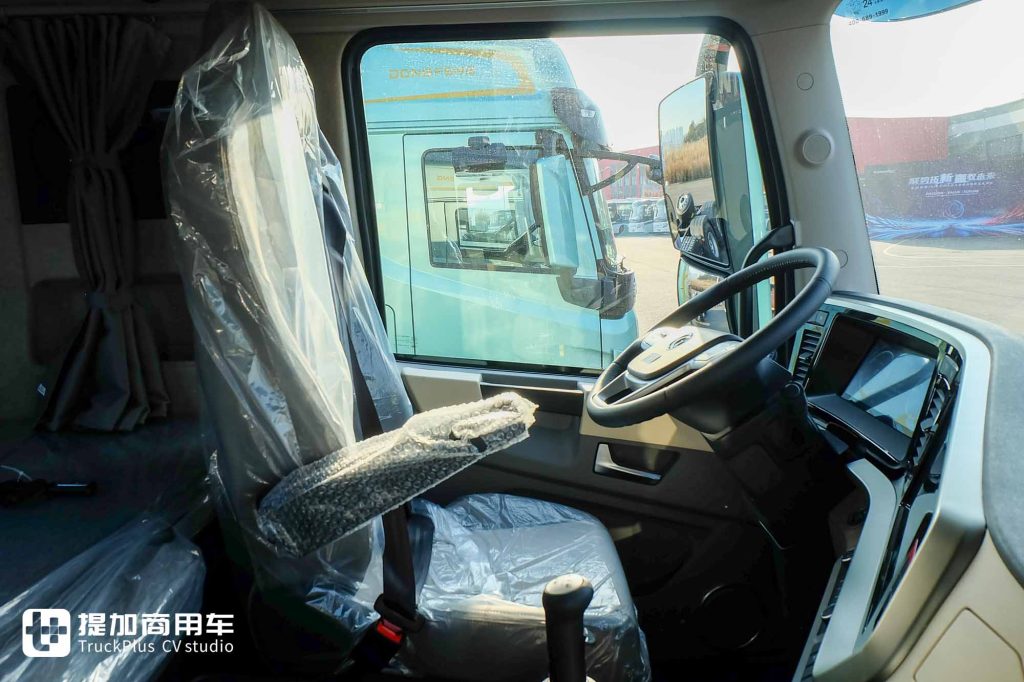 630匹大马力，CNG/LNG都能烧！东风新疆畅行X9双燃料天然气牵引车实拍