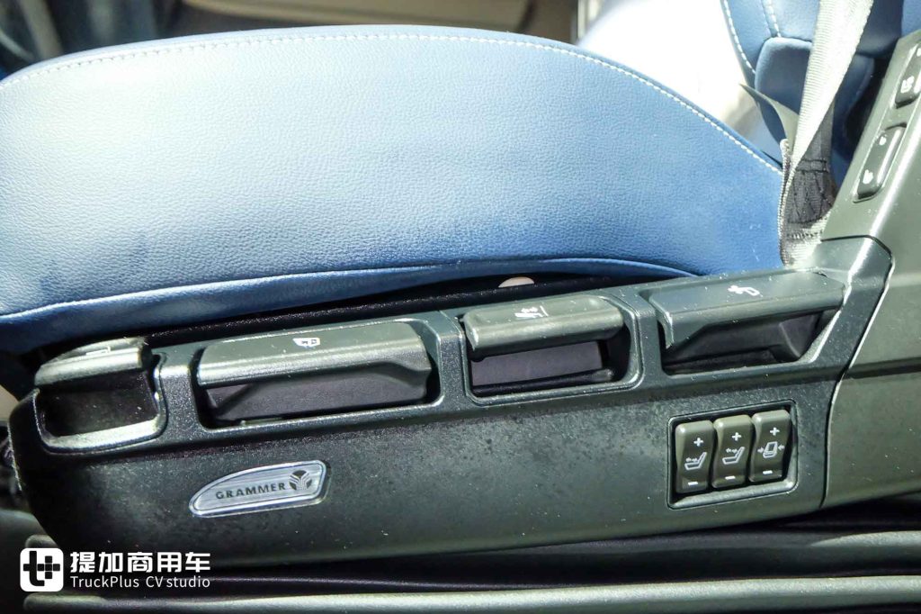 720马力3600牛·米！它是燃气车的“最强王者”？欧曼银河7天然气牵引车实拍