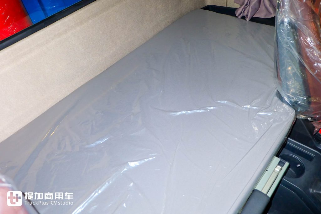 600匹大马力!针对高原渣土砂石运输打造,东风天龙KC王者自卸车实拍
