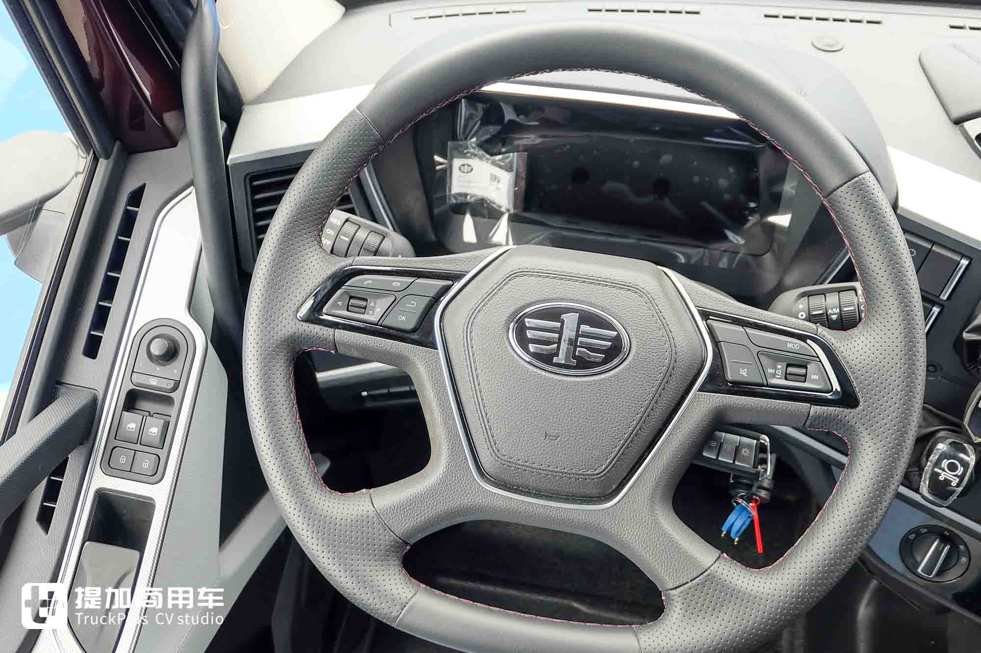 解放J6家族又添新成员！内外焕新的J6 Pro车型，到底还有哪些不一样？