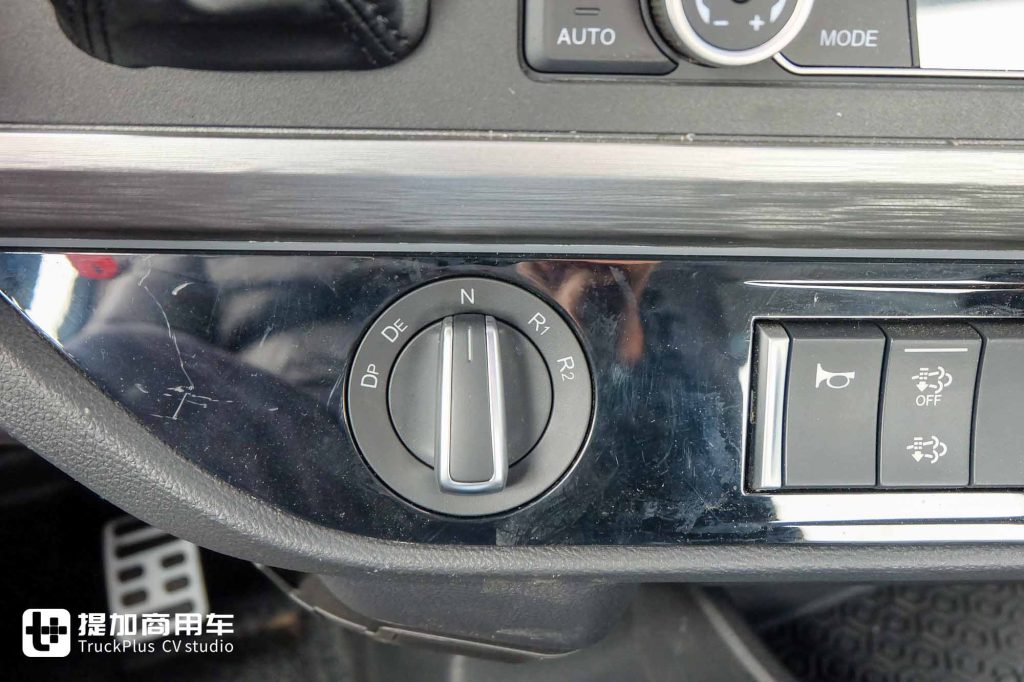 解放J6家族又添新成员！内外焕新的J6 Pro车型，到底还有哪些不一样？