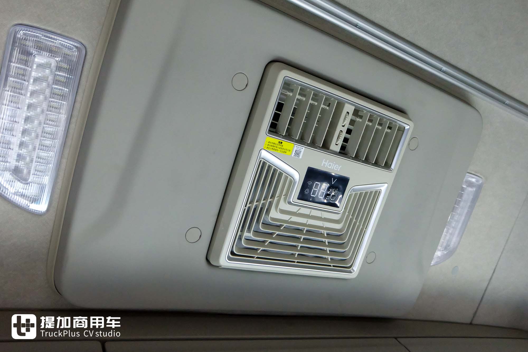 6㎡超大驾驶室！更有660匹高效燃气动力，解放鹰航智尊L版牵引车实拍