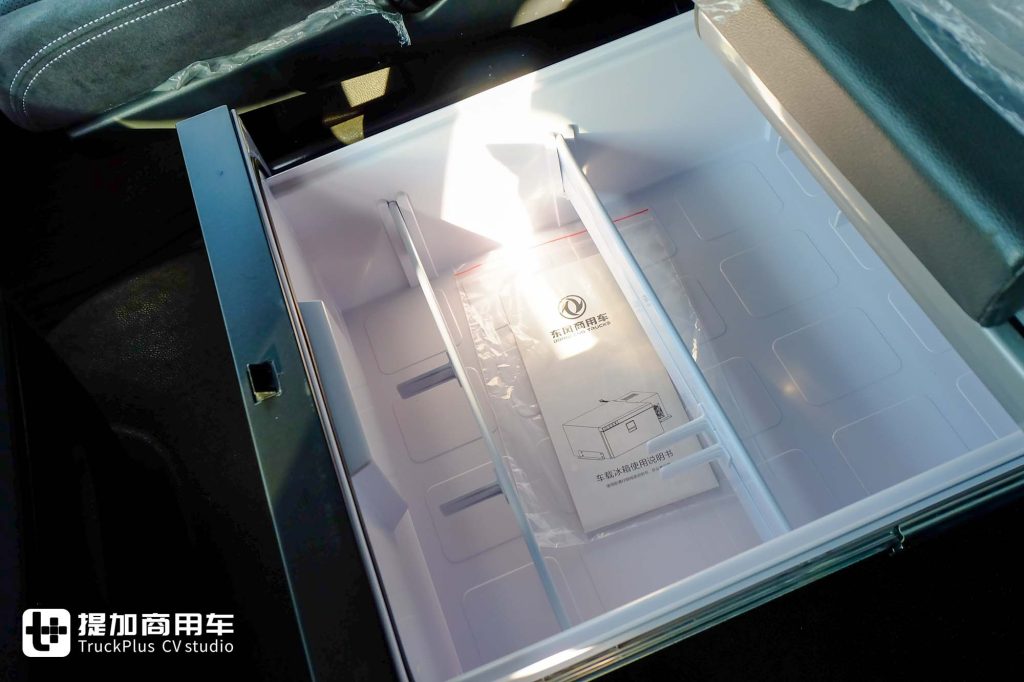 600匹的东方力量！东风新疆畅行X9出口版牵引车实拍，和国内版有何不同？