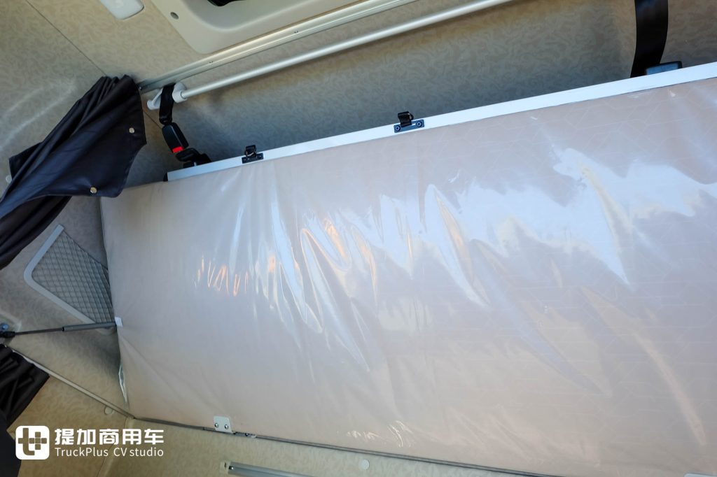 660匹马力+3000L超大气瓶！还带官方外观改装，这台解放J7 LNG牵引车不一般