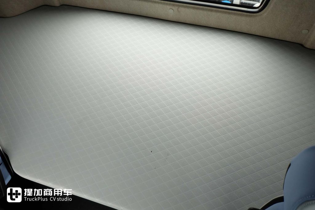 解放J6家族又添新成员！内外焕新的J6 Pro车型，到底还有哪些不一样？
