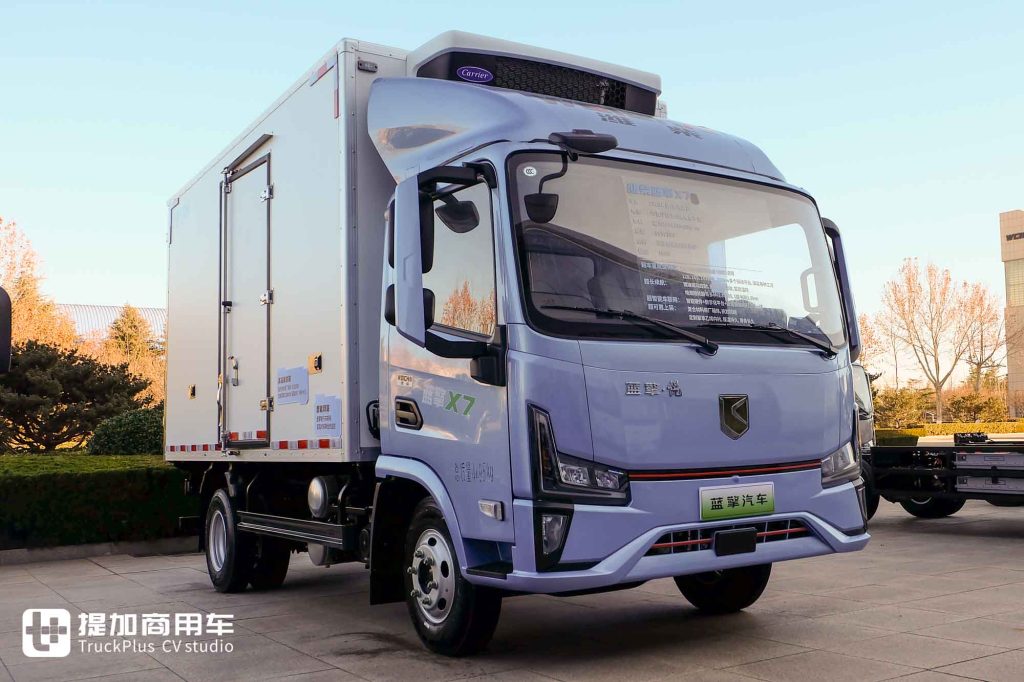 原厂上装，超丰富电池、电驱规格！潍柴新能源蓝擎X7纯电动冷藏车实拍