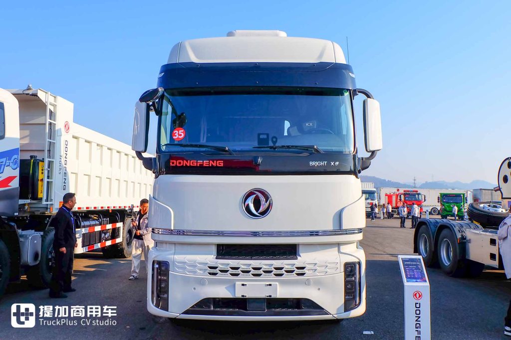 600匹的东方力量！东风新疆畅行X9出口版牵引车实拍，和国内版有何不同？