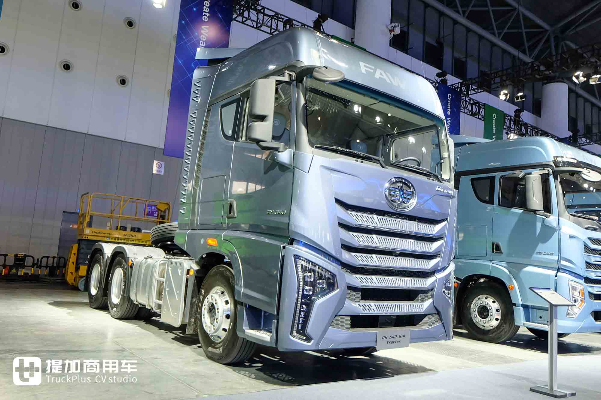 解放鹰航也有出口版？配640匹大马力发动机，解放最新发布的DORTRON DH 640牵引车实拍