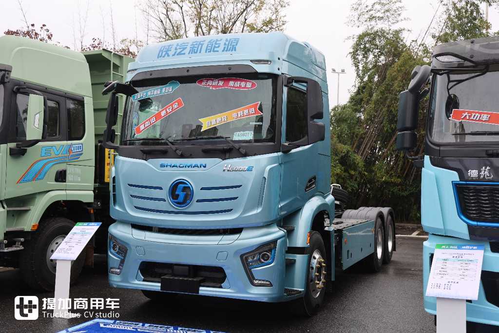 纯平地板驾驶室，还是全新专属造型，陕汽最新推出的H6000E纯电动重卡实拍